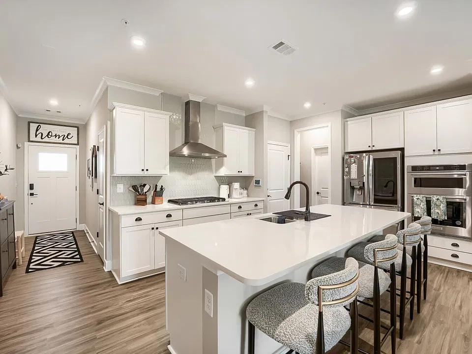 612 Spadina Rd