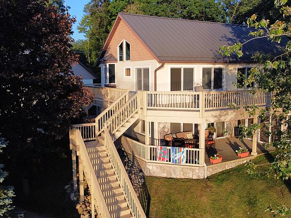 4th image of 9673 Lake Dr