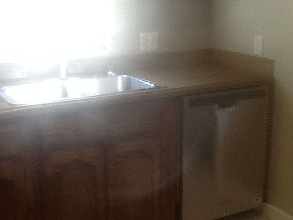 3rd image of 1424 E University Ave