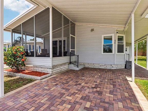 3rd image of 276 Pelican Dr N