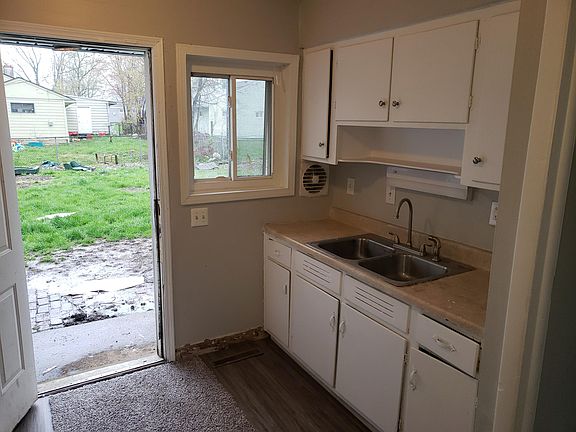3rd image of 2437 Hanna Dr