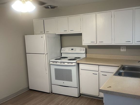 5th image of 7115 Stuart St #7117