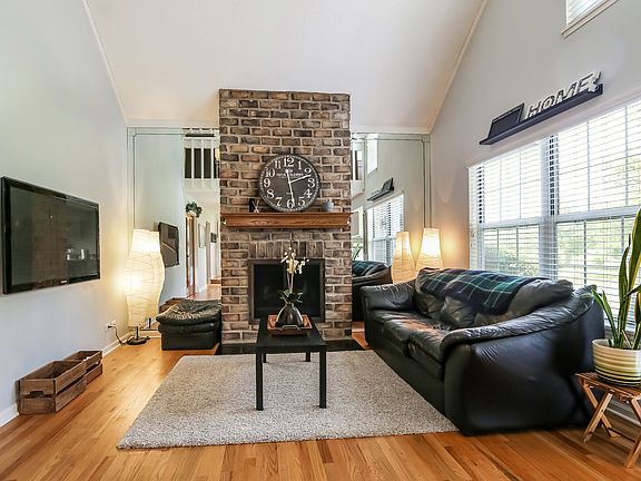 2nd image of 927 Clark Dr #0