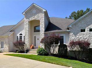 394 W Inverness Dr, Highland Heights, OH 44143