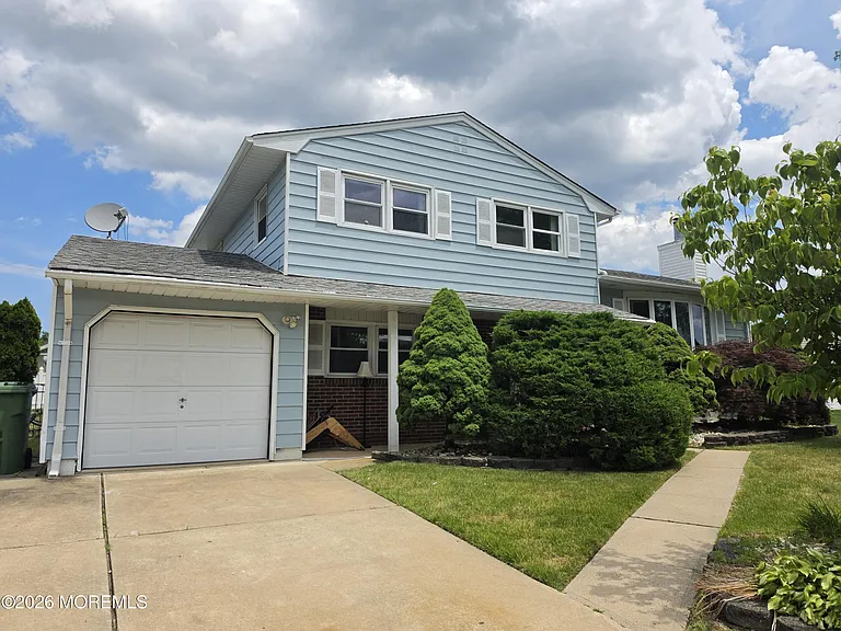 42 Richards Dr — Photo 2