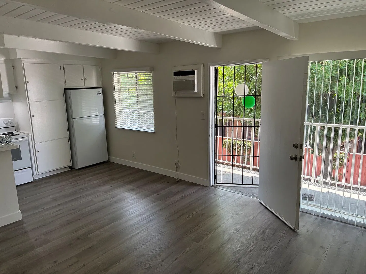 The 52nd Street Apartments — Photo 4