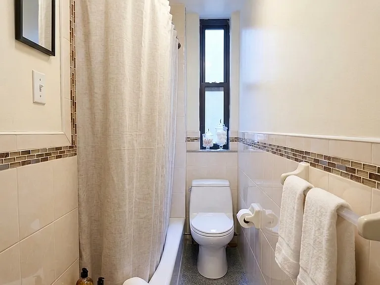 140 W 71st St #F4 — Photo 6