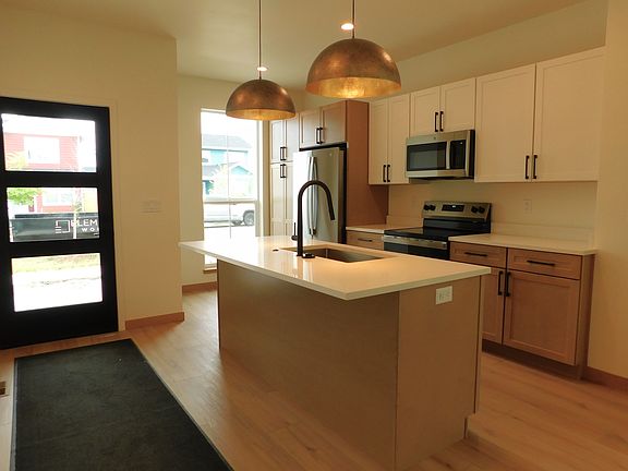 3rd image of 605 Holstein Way