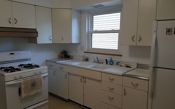 2nd image of 3525 Kenilworth Ave