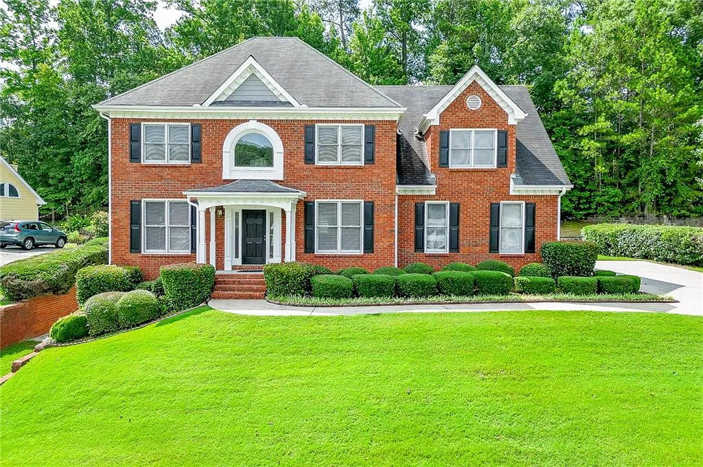 4 bed, 2.5 bath, 2748 sqft, $2,500 — Photo 1