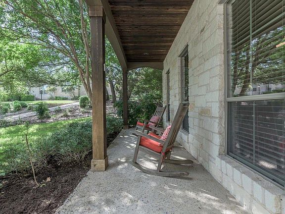 4th image of 104 Thackery Ct
