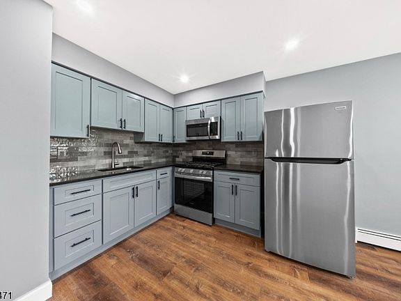 5th image of 298-300 Belmont Ave #5