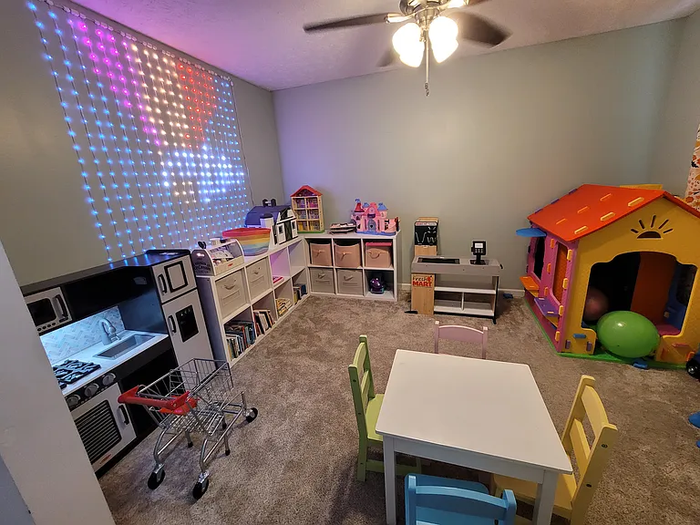 335 Thompson Dr — Photo 36