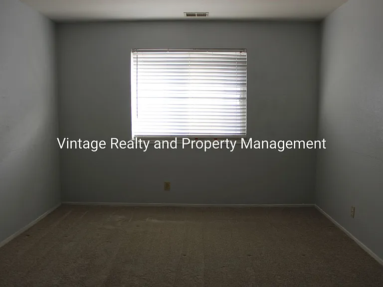 445 Almond Dr #129 — Photo 12