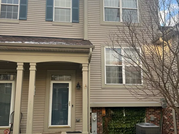 751 Cherry Creek Dr, Grayslake, IL 60030