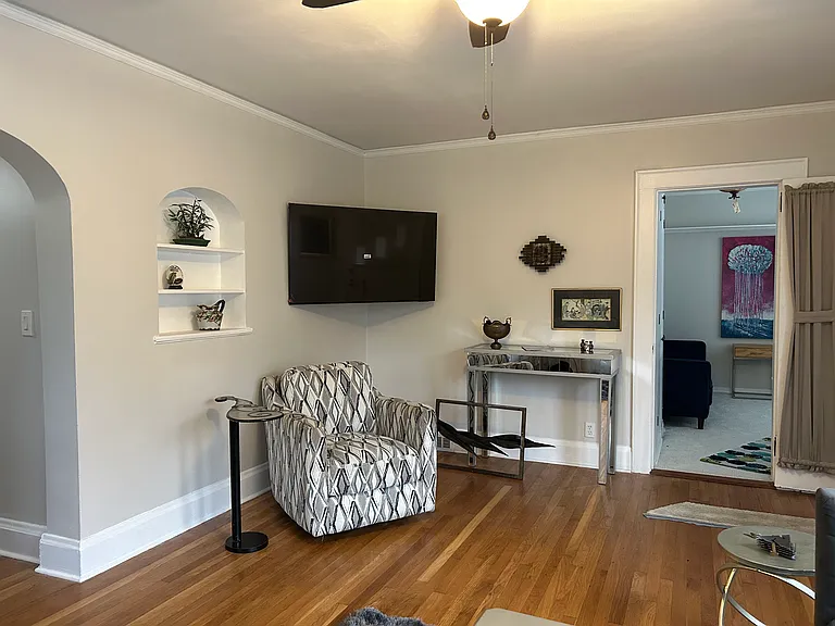 1809 Thompson Ave — Photo 11