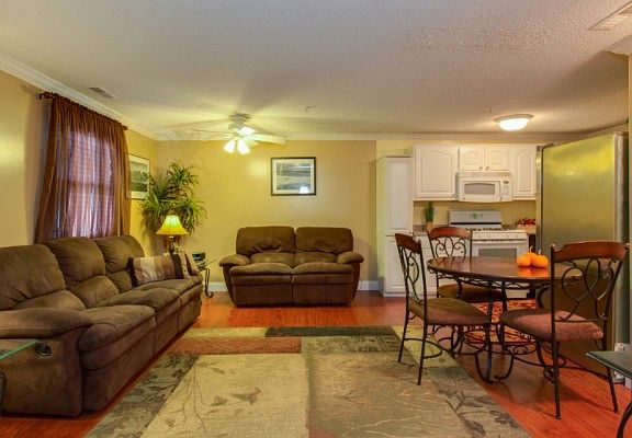 2nd image of 515 Elmwood Dr #515