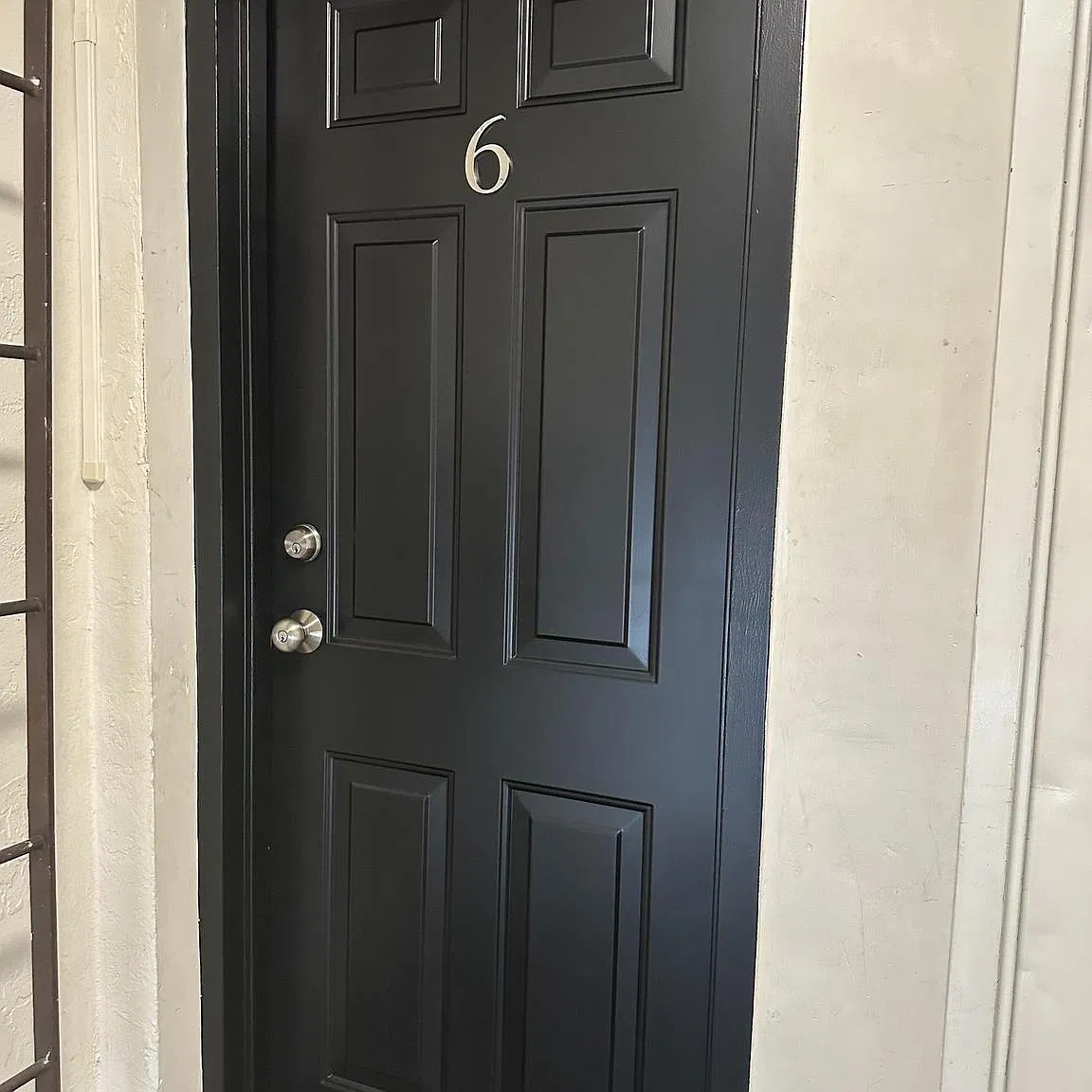 2 bed, 1.0 bath, 1050 sqft, $1,900 — Photo 2