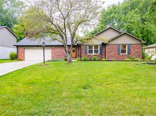 555 S Harbour Dr, Noblesville, IN 46062