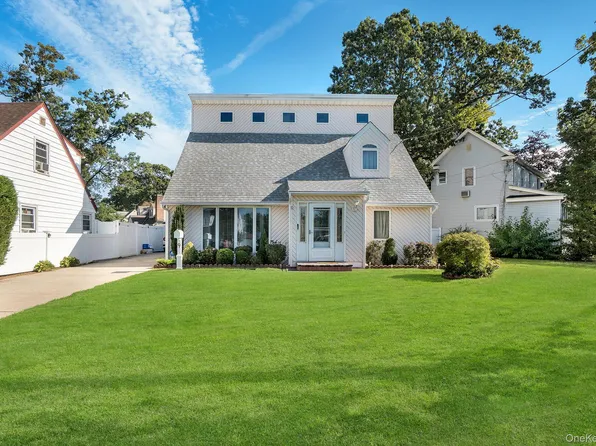 9 Pine Lane, Valley Stream, NY 11581