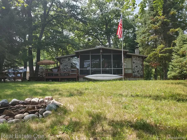 214 Driftwood Cir, Prudenville, MI 48651
