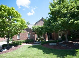 3678 Heron Ridge Dr, Rochester Hills, MI 48309