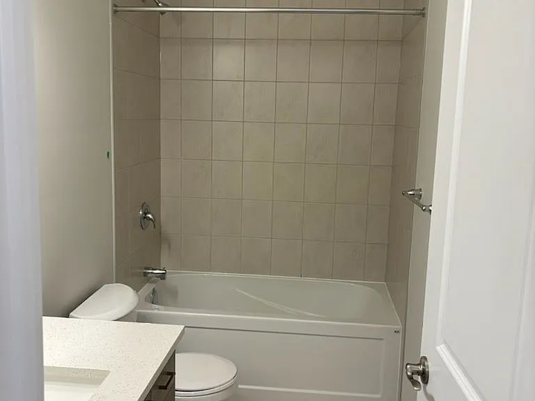 261 Woodbine Ave #E018 — Photo 3