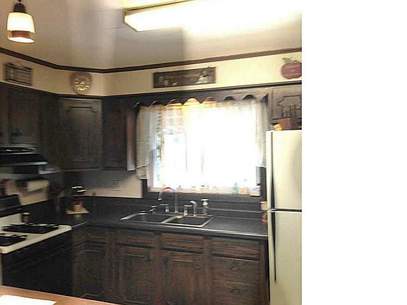 4th image of 17519 Beach St