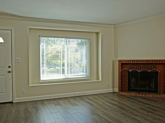 4th image of 2939 Fairmount Ave