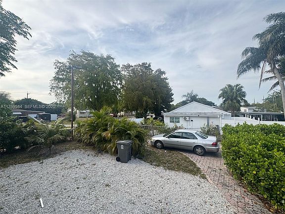 3rd image of 3918 Serubi Avenue