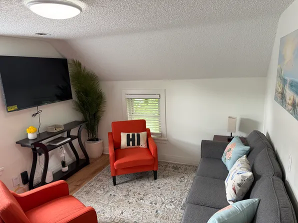 304 7th St NW #2, Rochester, MN 55901