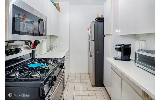 Rented by Douglas Elliman | media 10