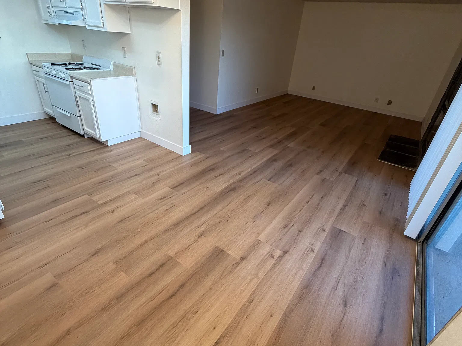 2 bed, 900 sqft, $1,800 — Photo 4