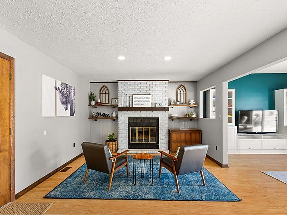 4th image of 933 Woodview Dr