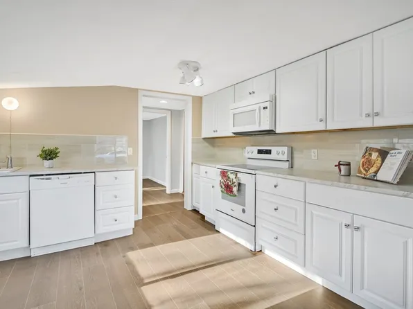 69 Bassing St, Springfield, MA 01108