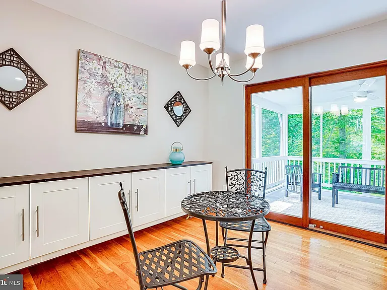 8475 Thames St — Photo 10