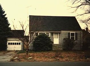 941 S Pine Creek Rd, Fairfield, CT 06430