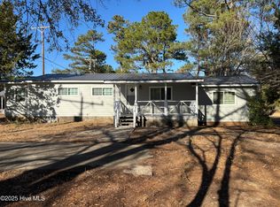 2474 Quewhiffle Rd, Aberdeen, NC 28315