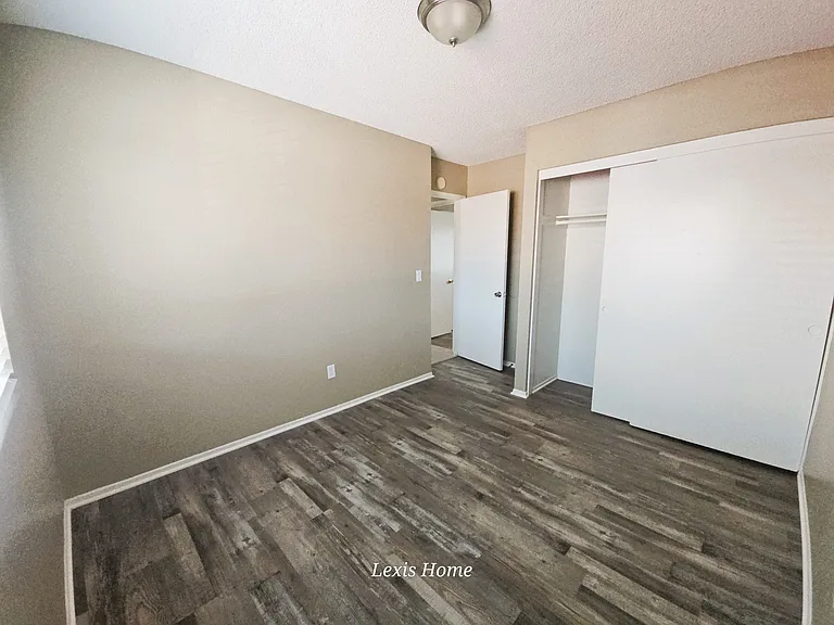 12929 Navajo Rd #4 — Photo 9