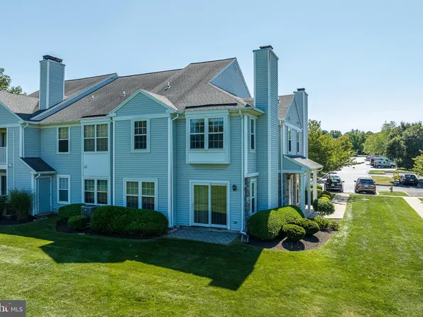 811 Mews Dr #811, Sellersville, PA 18960