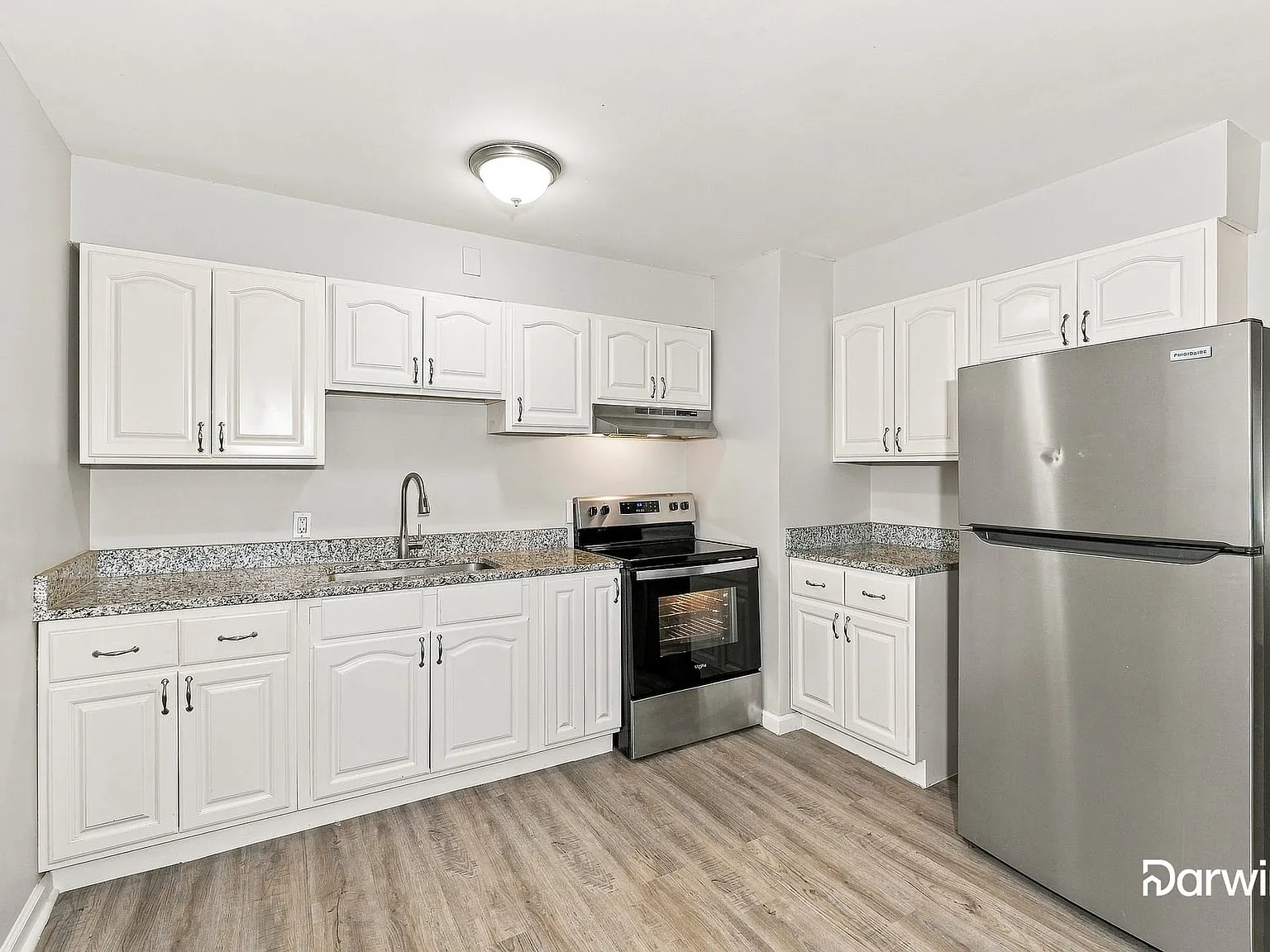 3 bed, 1.0 bath, 936 sqft, $1,375 — Photo 2