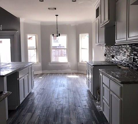 3rd image of 2322 Blackmore Ave