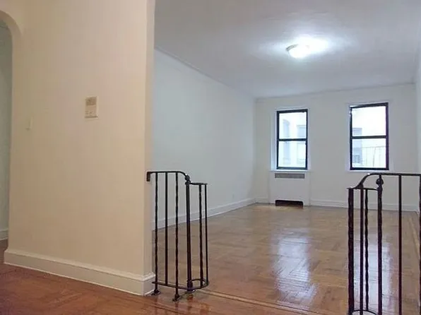 78 Thayer St APT 2A, New York, NY 10040