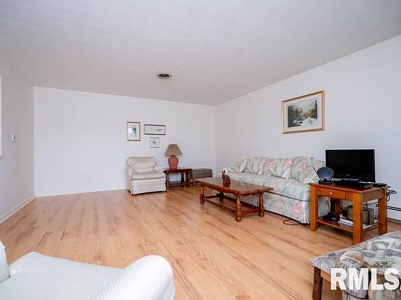 4th image of 208 S Illinois Ave