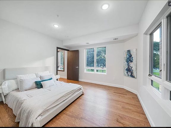 5th image of 186-188 Kensington Ave #3A