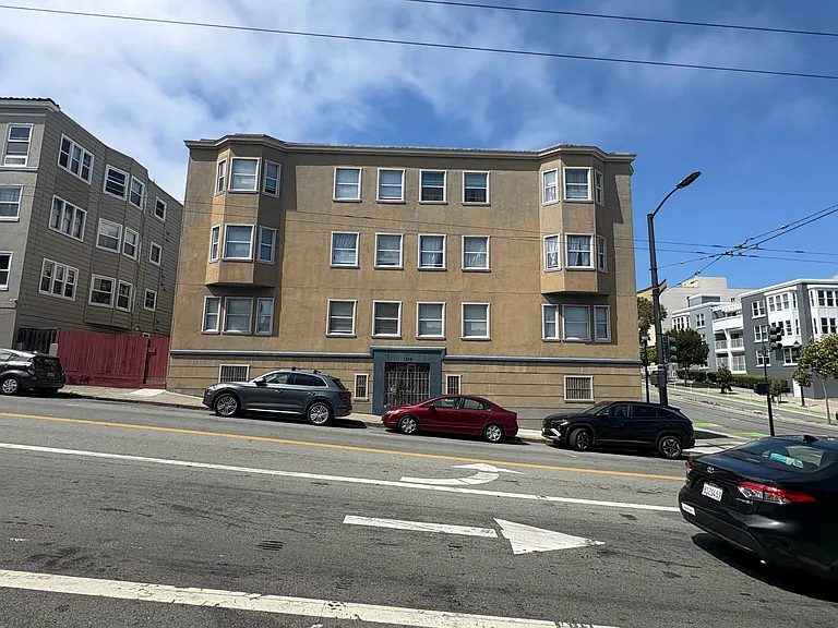 Corner building - Fulton at Masonic
