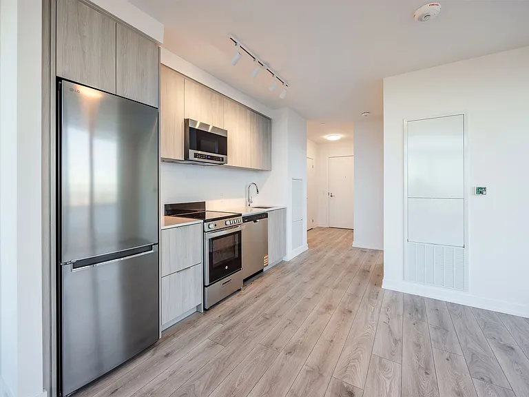 223 Redpath Ave — Photo 190