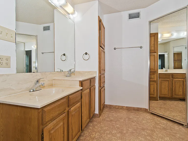 6014 Parkmeadow Dr — Photo 13