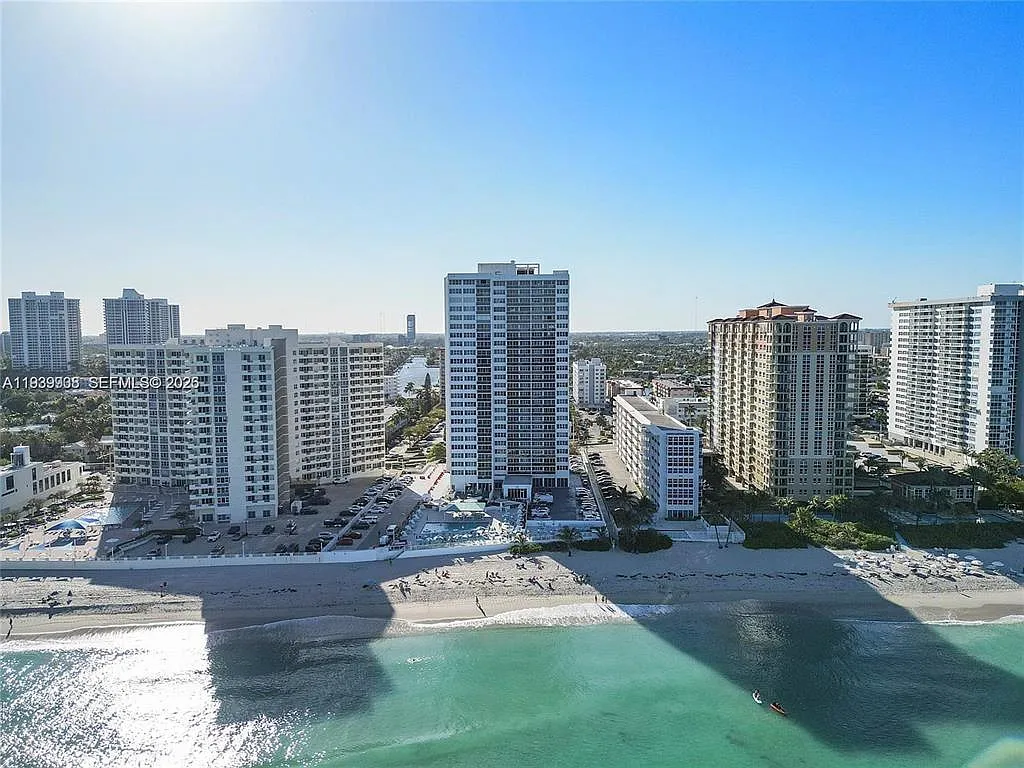 2 bed, 2.0 bath, 1222 sqft, $2,800 — Photo 2