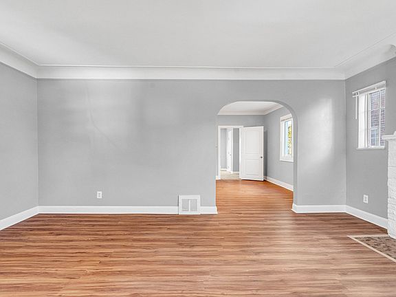 5th image of 9503 Lakepointe St